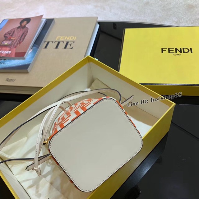 FENDI精品女包 芬迪經典FF凸紋印花抽繩手提肩背桶包 Fendi迷你水桶包 fdzg2595